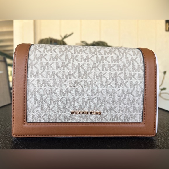 69. Michael Kors JET SET Small Full Flap Chain Crossbody - Picture 6 of 8